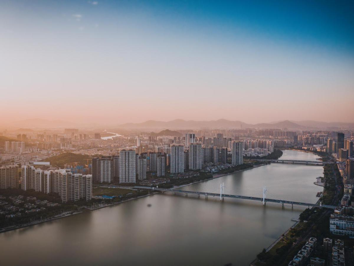 Radisson Red Hotel Zhuhai Gongbei Port Zewnętrze zdjęcie