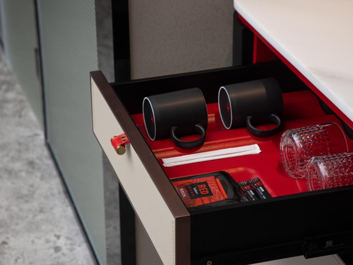 Radisson Red Hotel Zhuhai Gongbei Port Zewnętrze zdjęcie