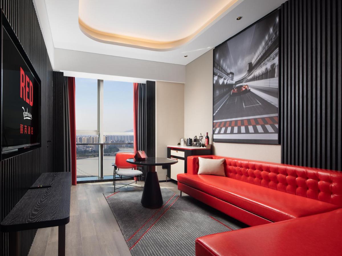 Radisson Red Hotel Zhuhai Gongbei Port Zewnętrze zdjęcie